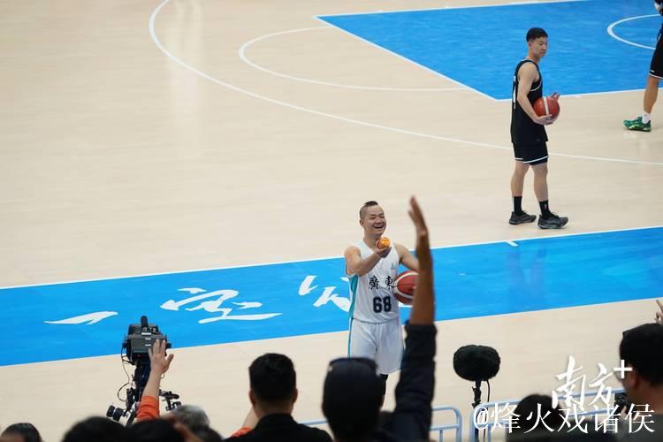 广东聋人男篮奋战至决赛,李长洪主教练立志下届夺冠 广东聋人男篮奋战至决赛,李长洪主教练立志下届夺冠