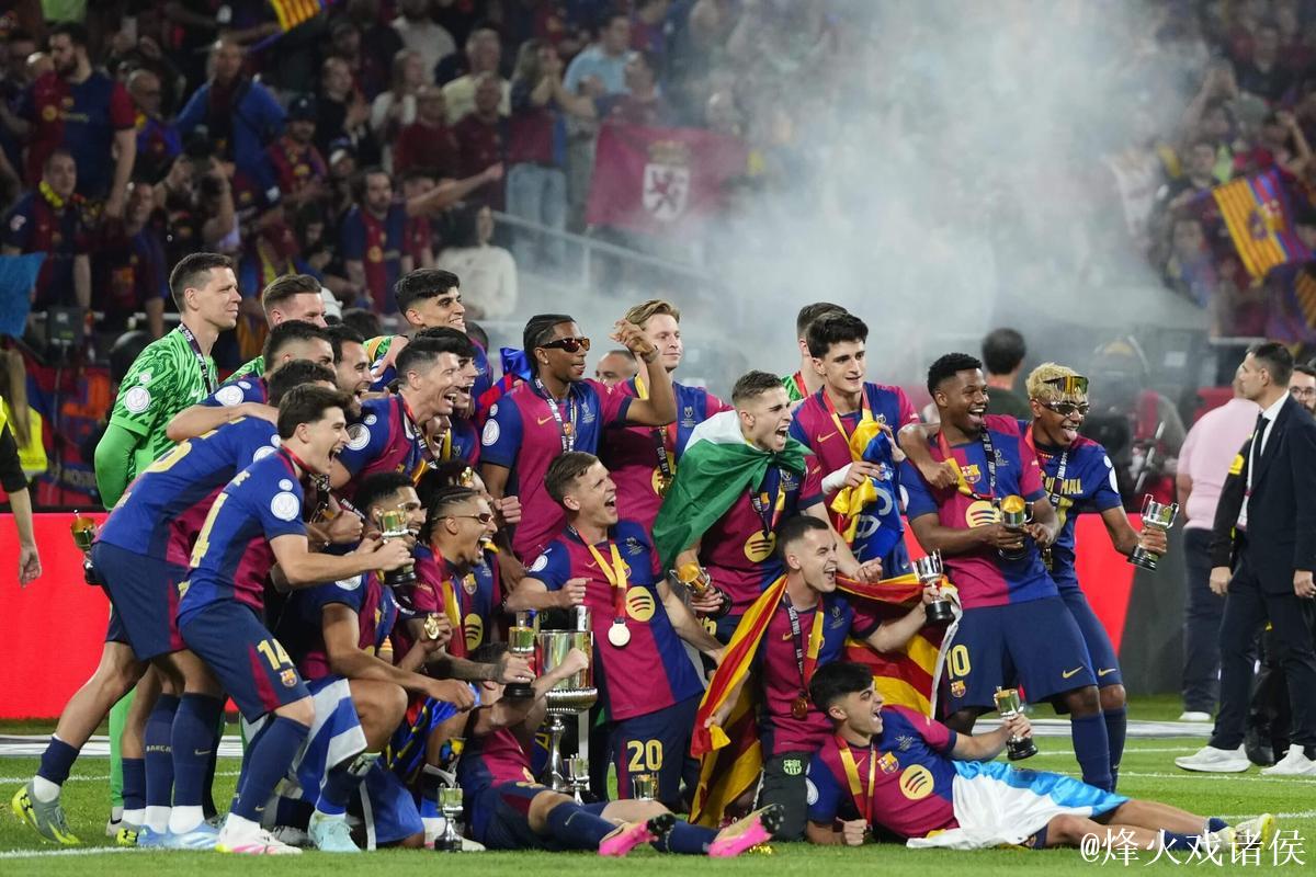 拉菲尼亚巴萨生涯禁区外进球数达10球，与亚马尔并列队内同期第一